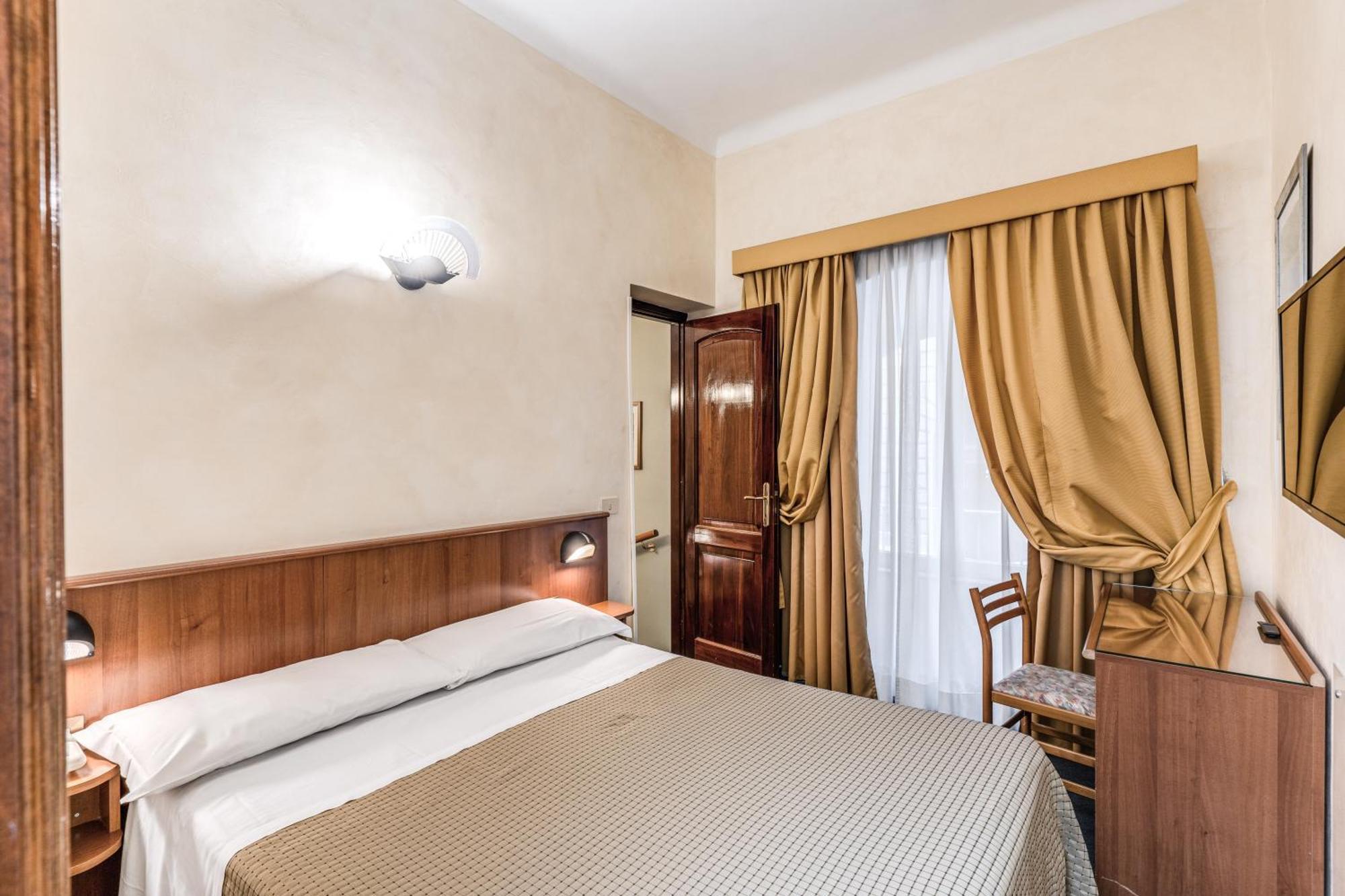 Hotel Corona Roma Esterno foto