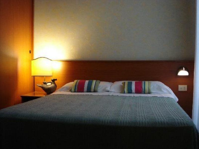 Hotel Corona Roma Esterno foto