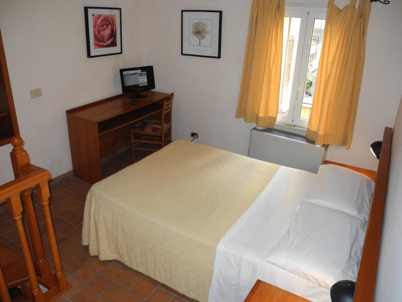 Hotel Corona Roma Esterno foto