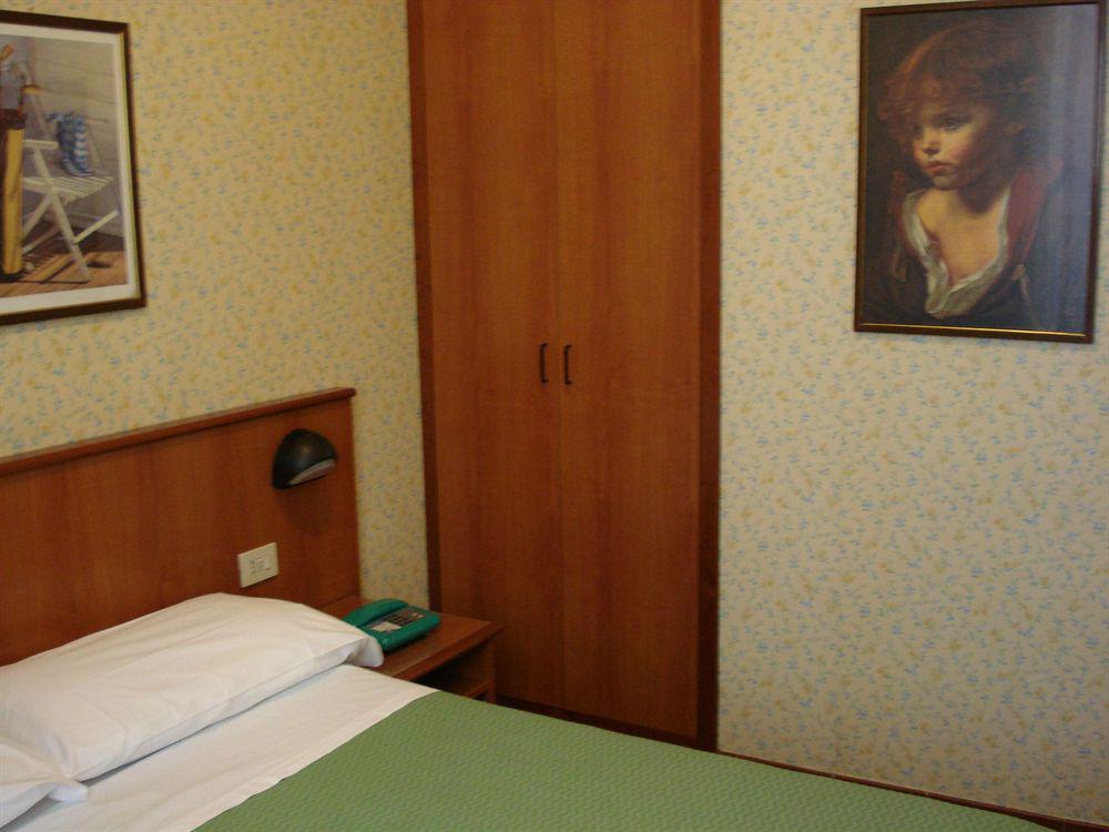 Hotel Corona Roma Esterno foto