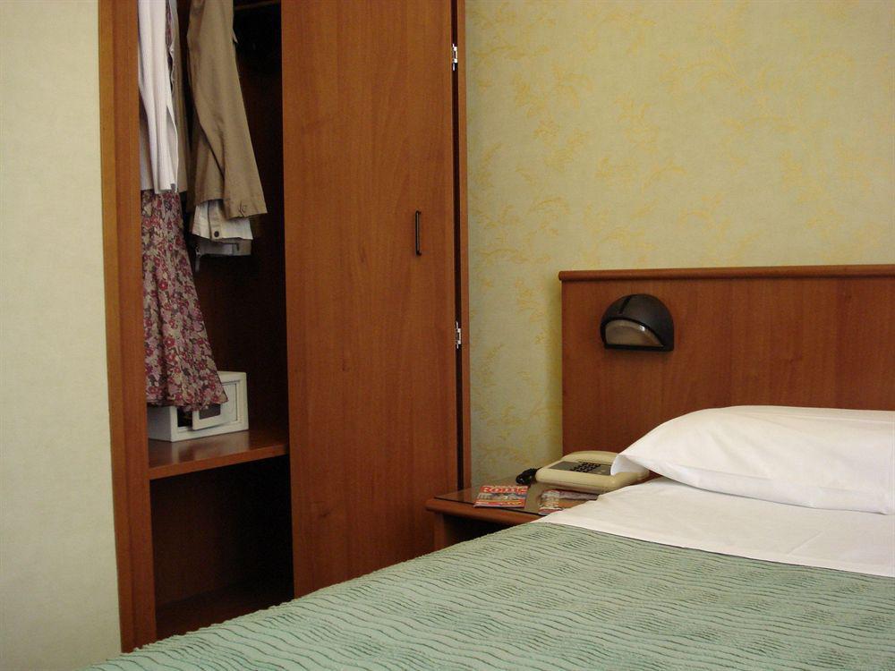 Hotel Corona Roma Esterno foto